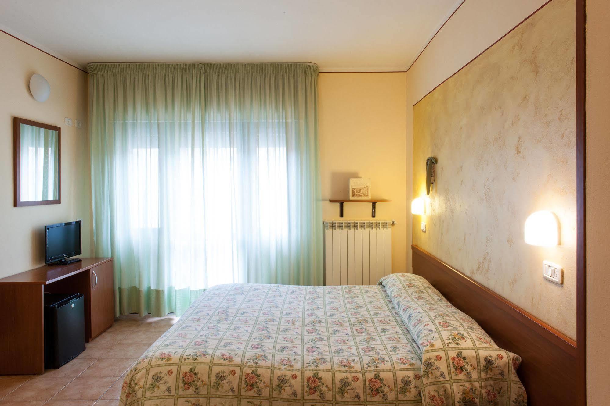 Hotel Fabbrini Abbadia San Salvator Exterior photo