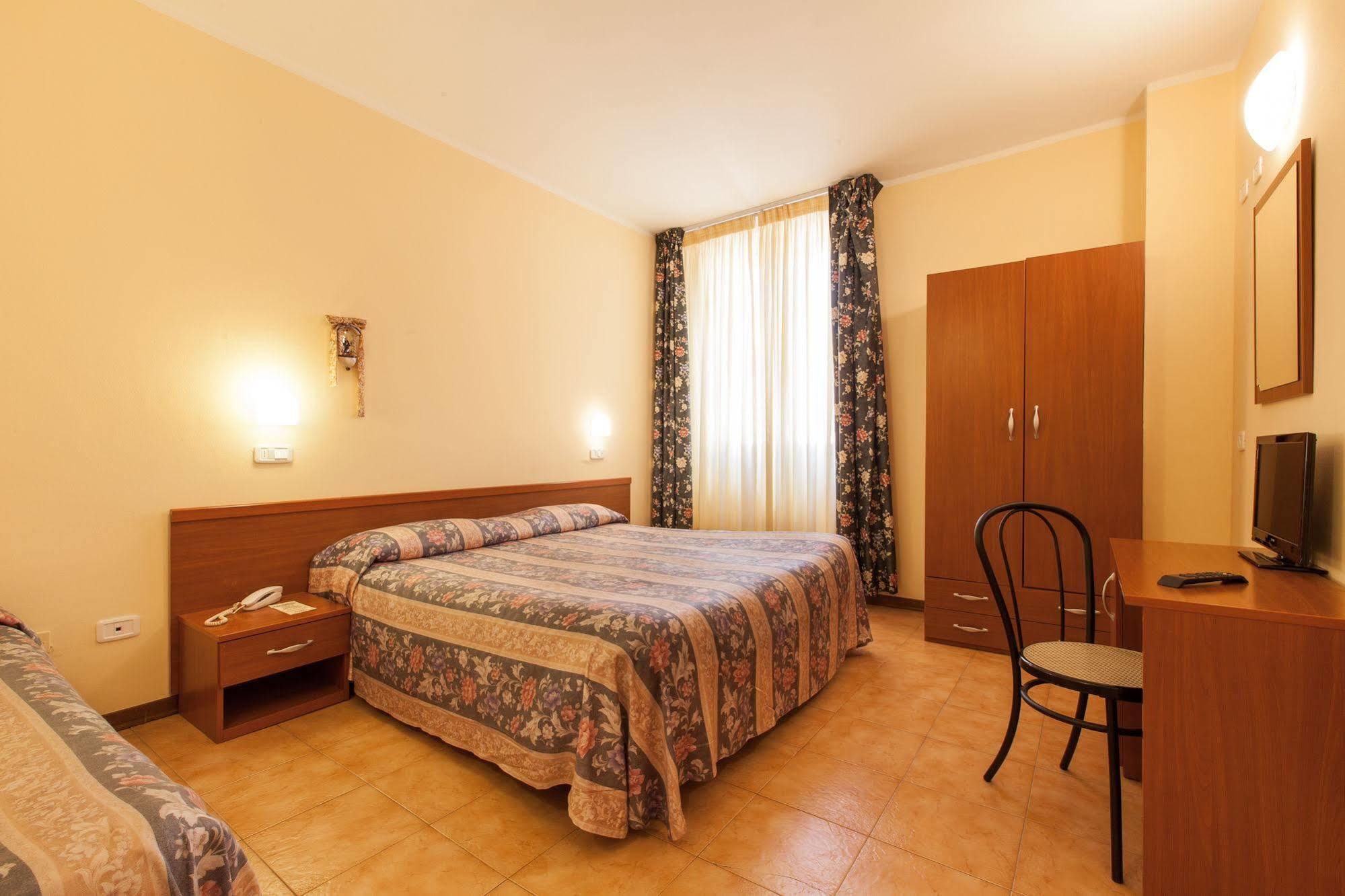 Hotel Fabbrini Abbadia San Salvator Exterior photo