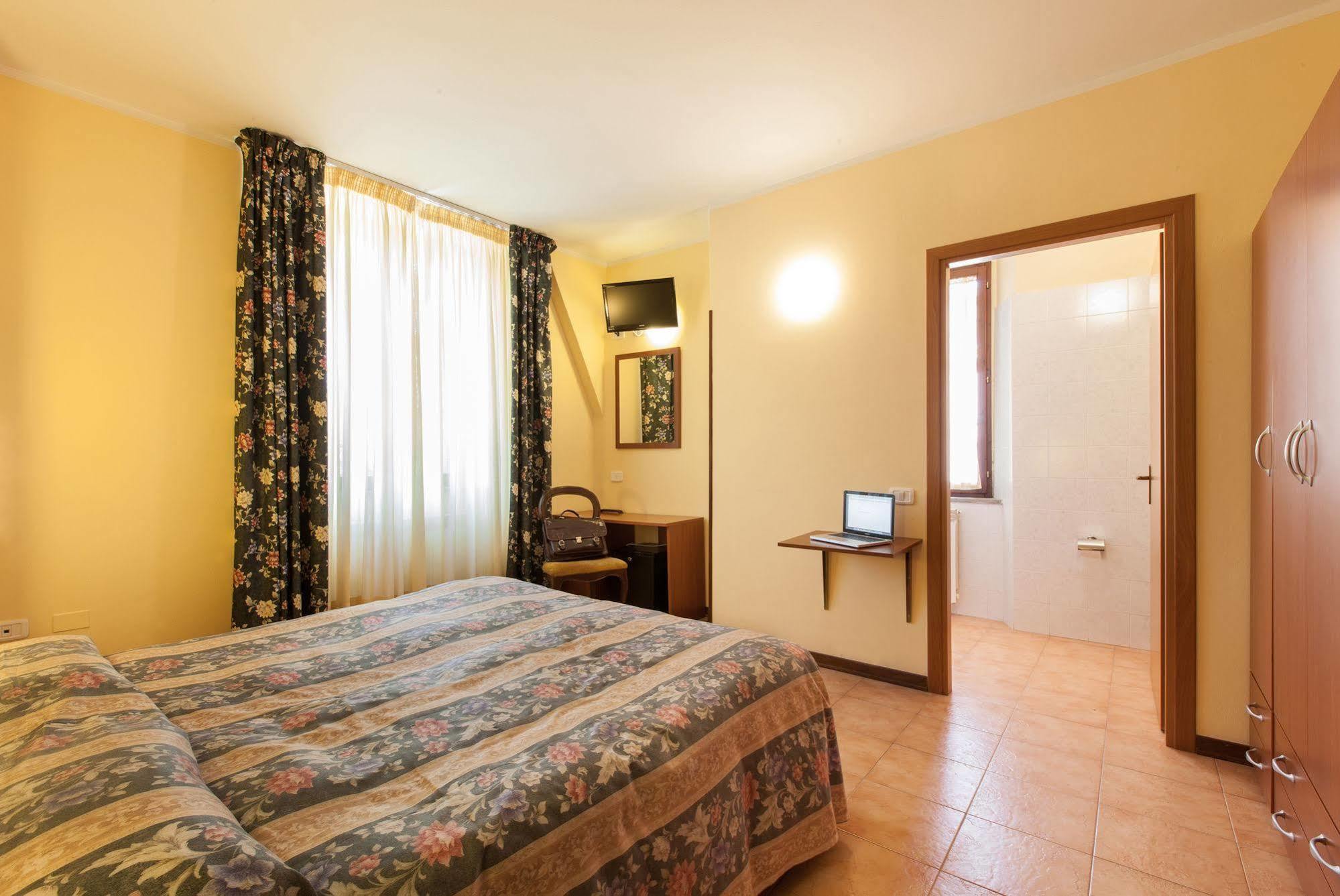 Hotel Fabbrini Abbadia San Salvator Exterior photo