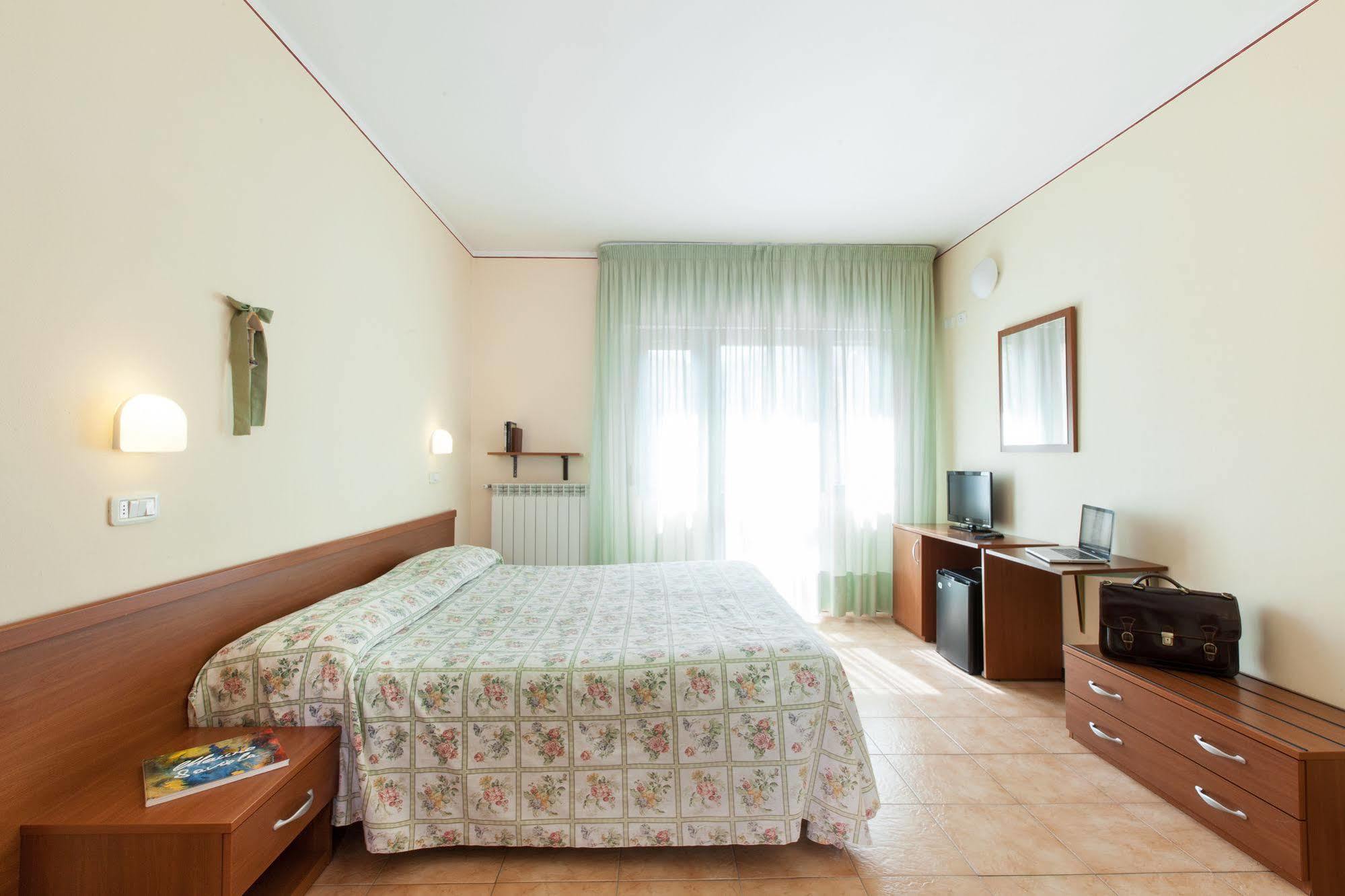 Hotel Fabbrini Abbadia San Salvator Exterior photo