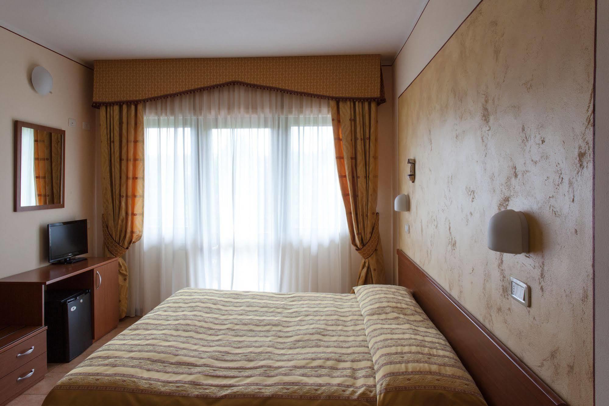 Hotel Fabbrini Abbadia San Salvator Exterior photo
