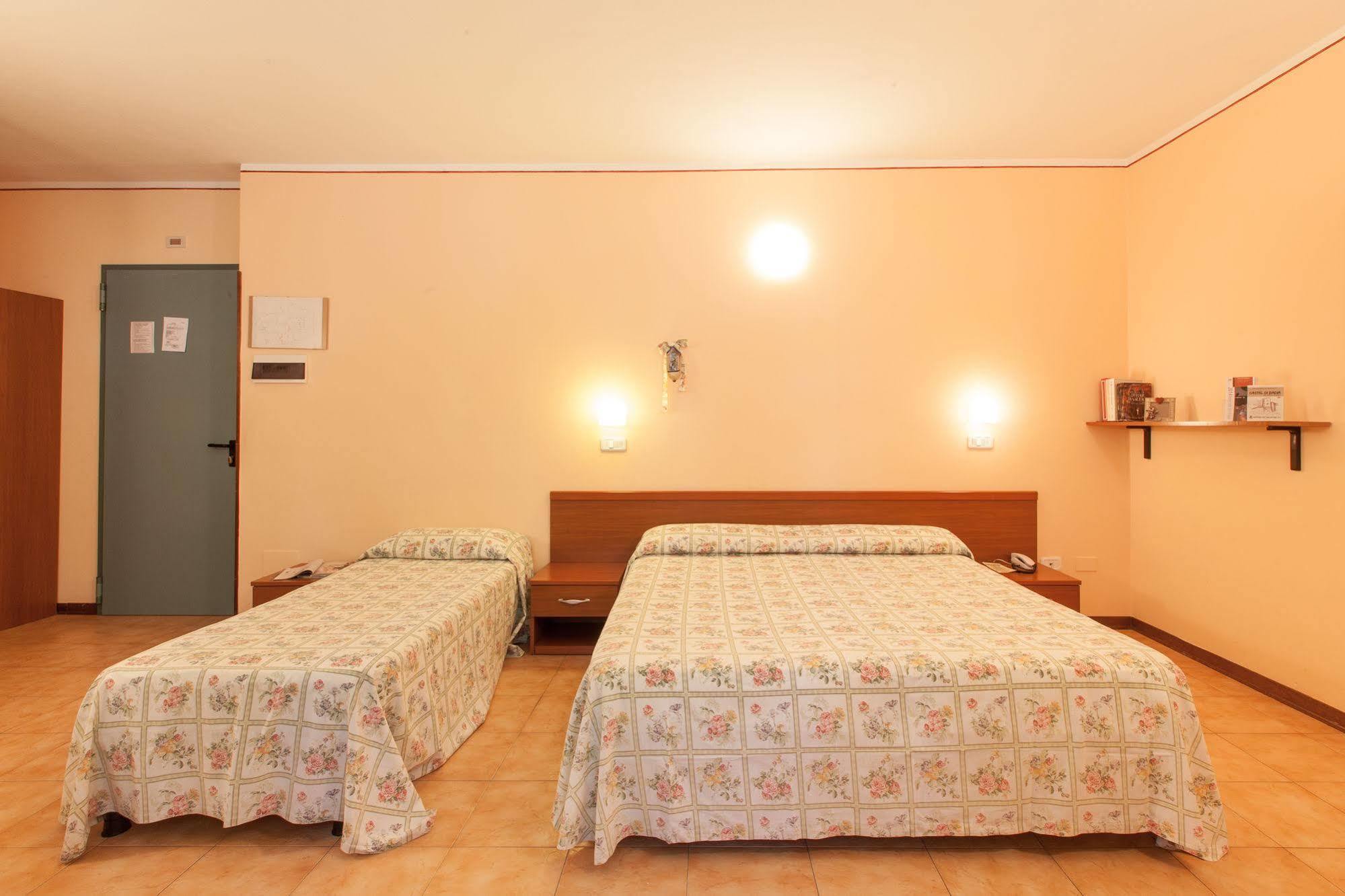 Hotel Fabbrini Abbadia San Salvator Exterior photo
